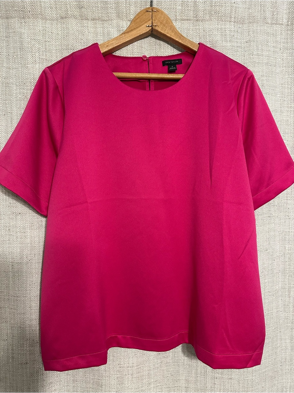 Ann Taylor Bright Fuchsia Short Sleeve Blouse